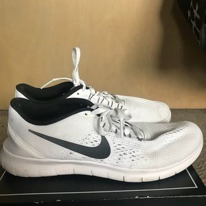 Nike tennis shoes